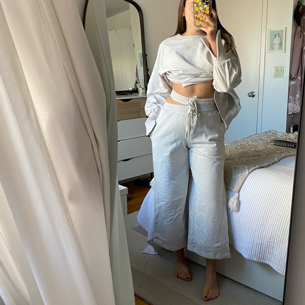 The Source Unknown Store Sweatsuit - image 4